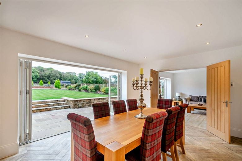 5 bedroom house, Main Street, Ledston WF10 - Available