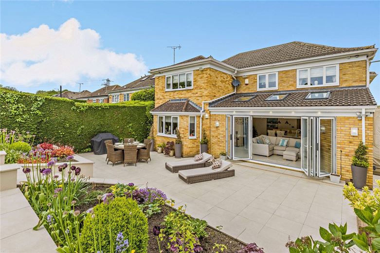 4 bedroom house, Walton Station Lane, Wakefield WF2 - Available