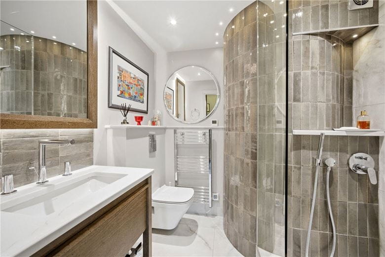 3 bedroom flat, Apartment 5, Esplanade Court, 2 St. Marys Walk HG2 - Available