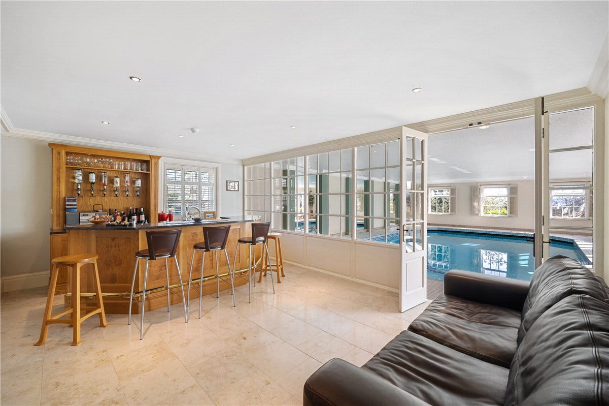 6 bedroom house, Crag Lane, Huby LS17 - Available