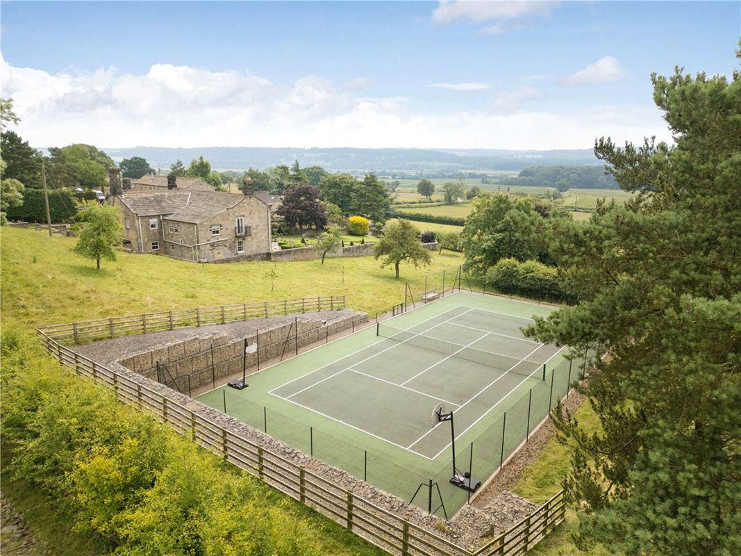 6 bedroom house, Healthwaite Hall, Weeton LS17 - Available