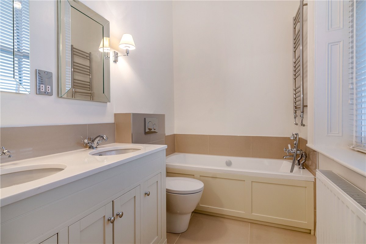 2 bedroom flat, Flat 2, Harlow Grange, Otley Road HG3 - Sold STC