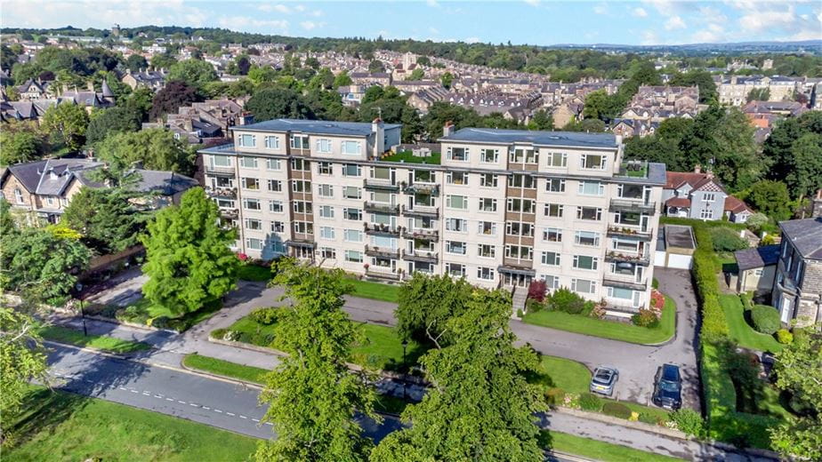 2 bedroom flat, Beech Grove Court, Beech Grove HG2 - Sold