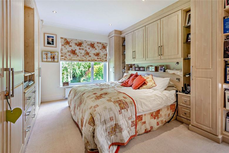 3 bedroom flat, St James Court, 29A Wheatlands Road East HG2 - Sold STC