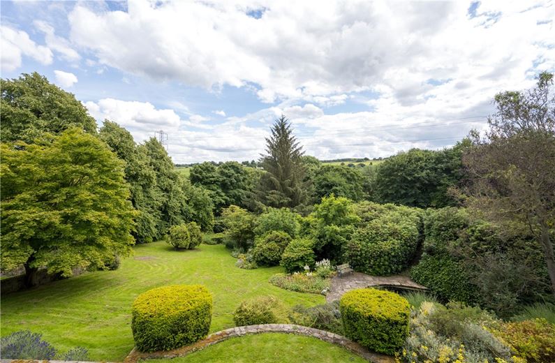 5 bedroom house, Briestfield Road, Briestfield WF12 - Available