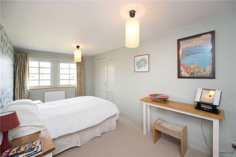 5 bedroom house, Briestfield Road, Briestfield WF12 - Available