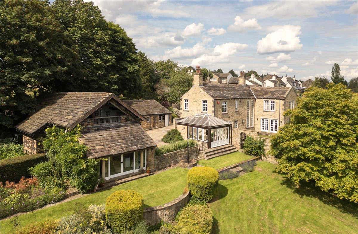 5 bedroom house, Briestfield Road, Briestfield WF12 - Available