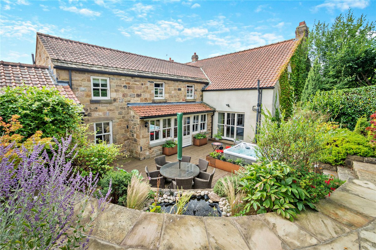 5 bedroom house, Shaw Lane, Farnham HG5 - Sold