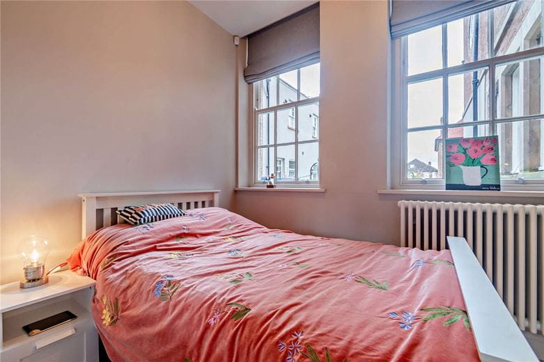 2 bedroom flat, North Park Road, Harrogate HG1 - Sold