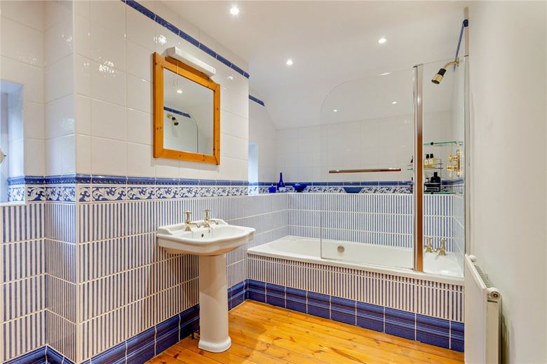 5 bedroom house, Nidd Bank, Knaresborough HG5 - Sold STC