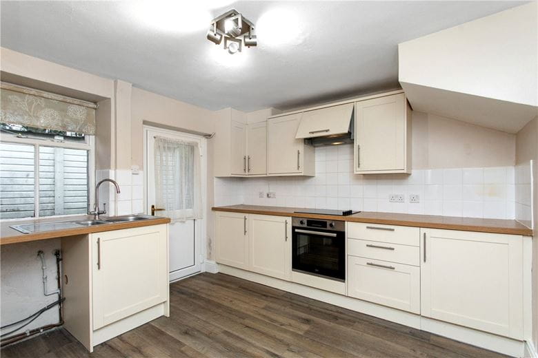 3 bedroom house, 1 Smithy Row, Hurst Green BB7 - Available