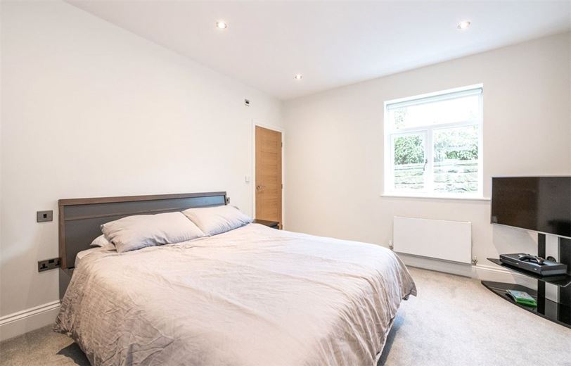 2 bedroom flat, Franklin Mount, Harrogate HG1 - Sold