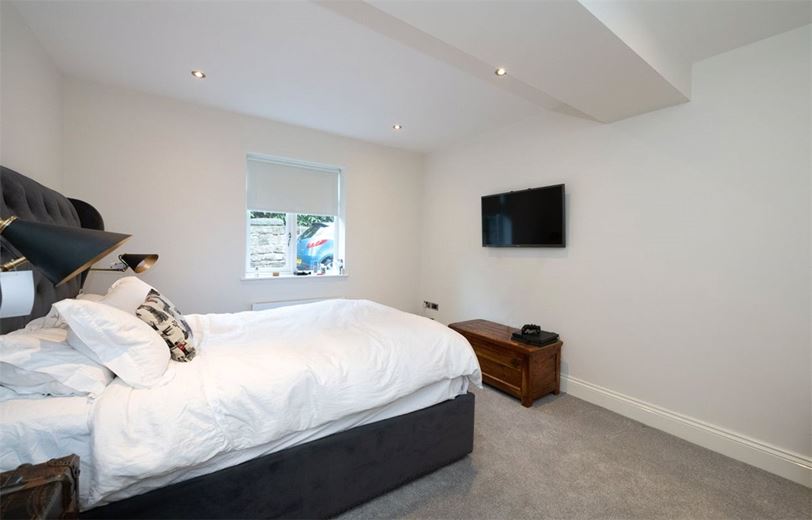 2 bedroom flat, Franklin Mount, Harrogate HG1 - Sold