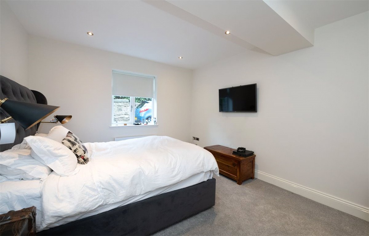 2 bedroom flat, Franklin Mount, Harrogate HG1 - Sold