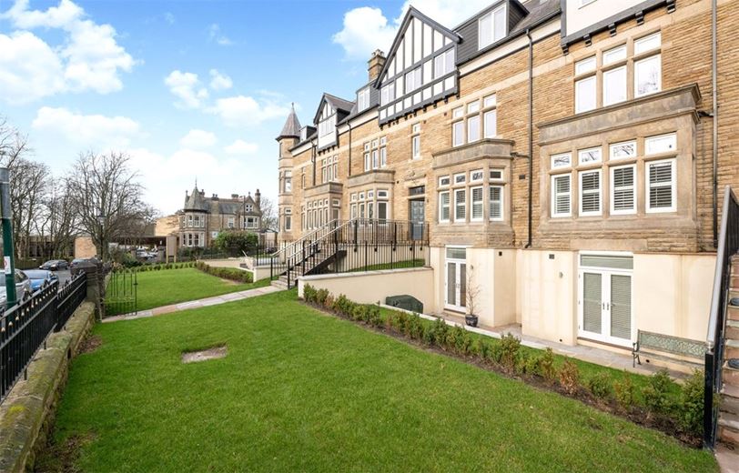 2 bedroom flat, Franklin Mount, Harrogate HG1 - Sold