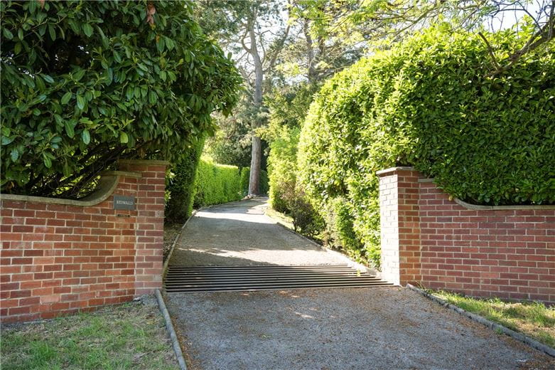 6 bedroom house, Burley Woodhead, Near Ilkley LS29 - Available