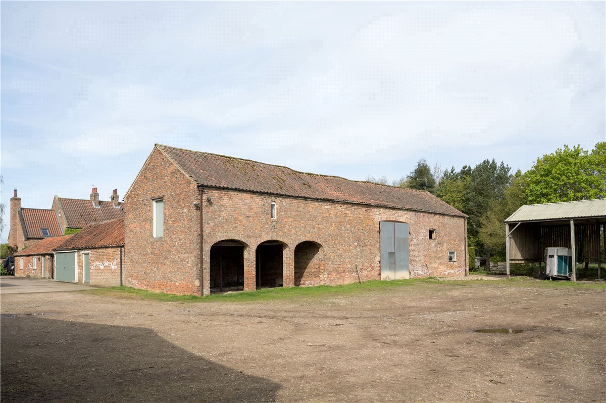  bedroom house, Barn 1, Low Farm Barns, Thorpe Underwood YO26 - Available