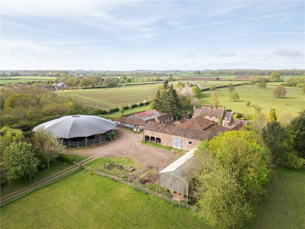 5 bedroom house, Barn 1, Low Farm Barns, Thorpe Underwood YO26 - Available
