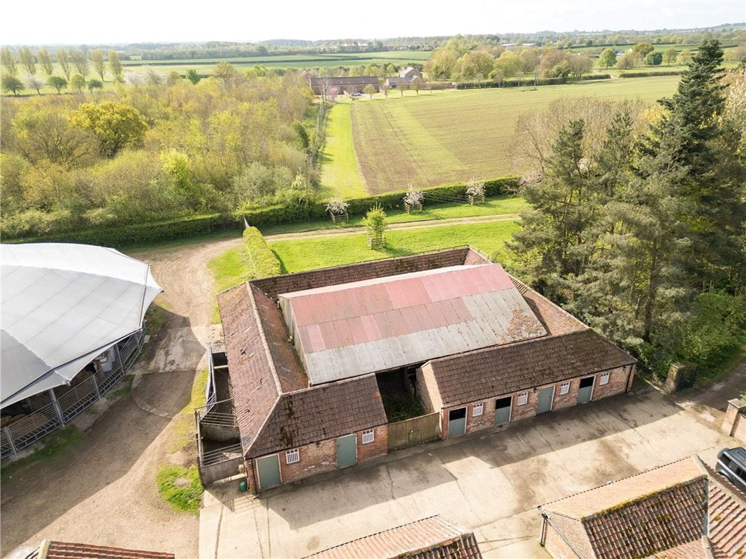  bedroom house, Barn 2, Low Farm Barns, Thorpe Underwood YO26 - Available