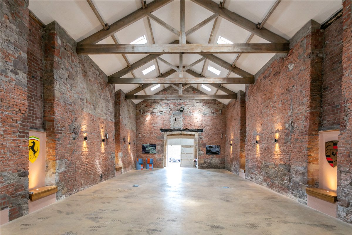 6 bedroom house, Osbaldeston, Near Blackburn BB2 - Available