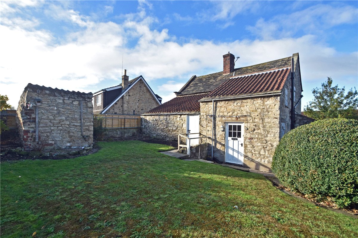 2 bedroom house, Main Street, Ledston WF10 - Available