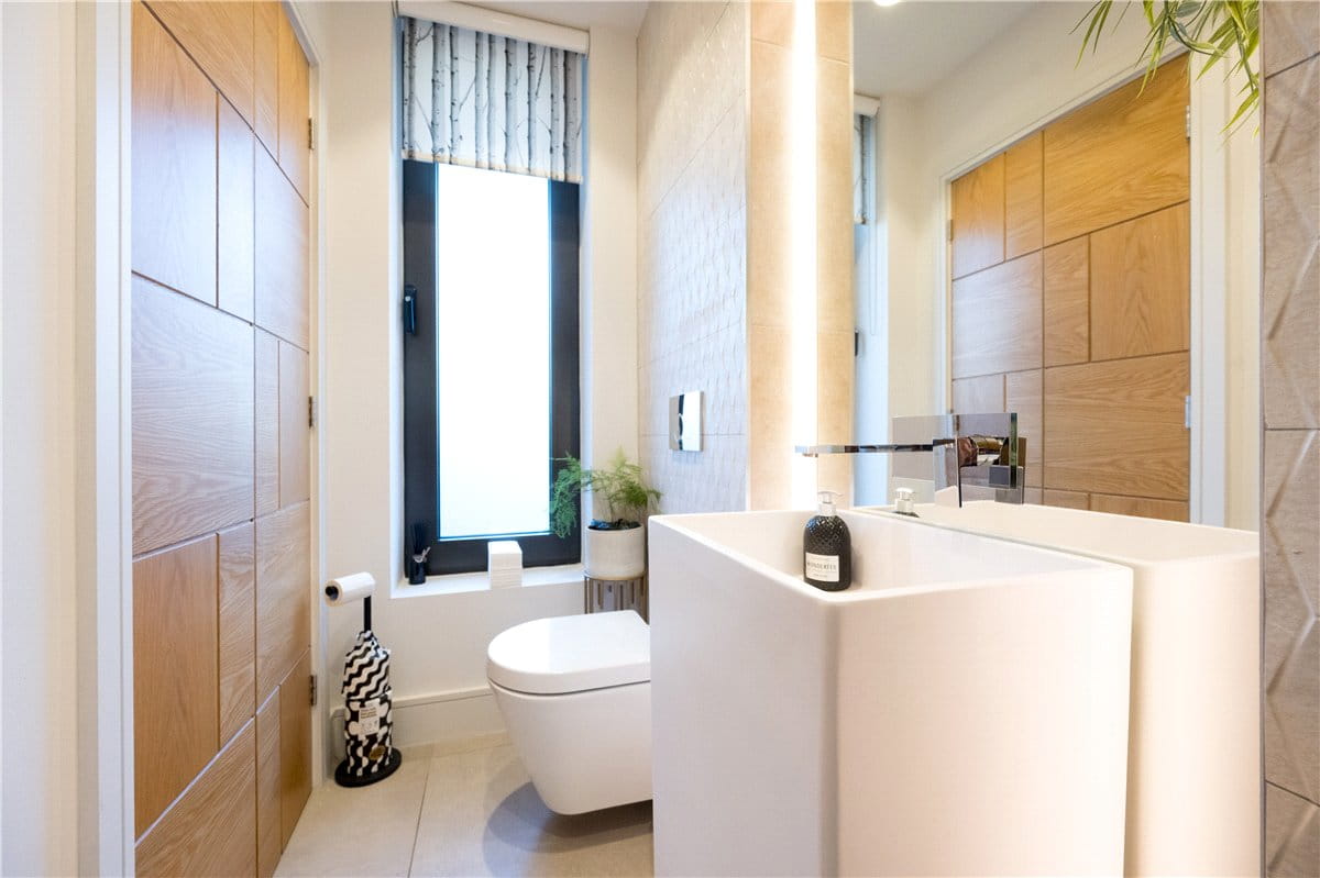 4 bedroom house, Rossett Green Lane, Harrogate HG2 - Available