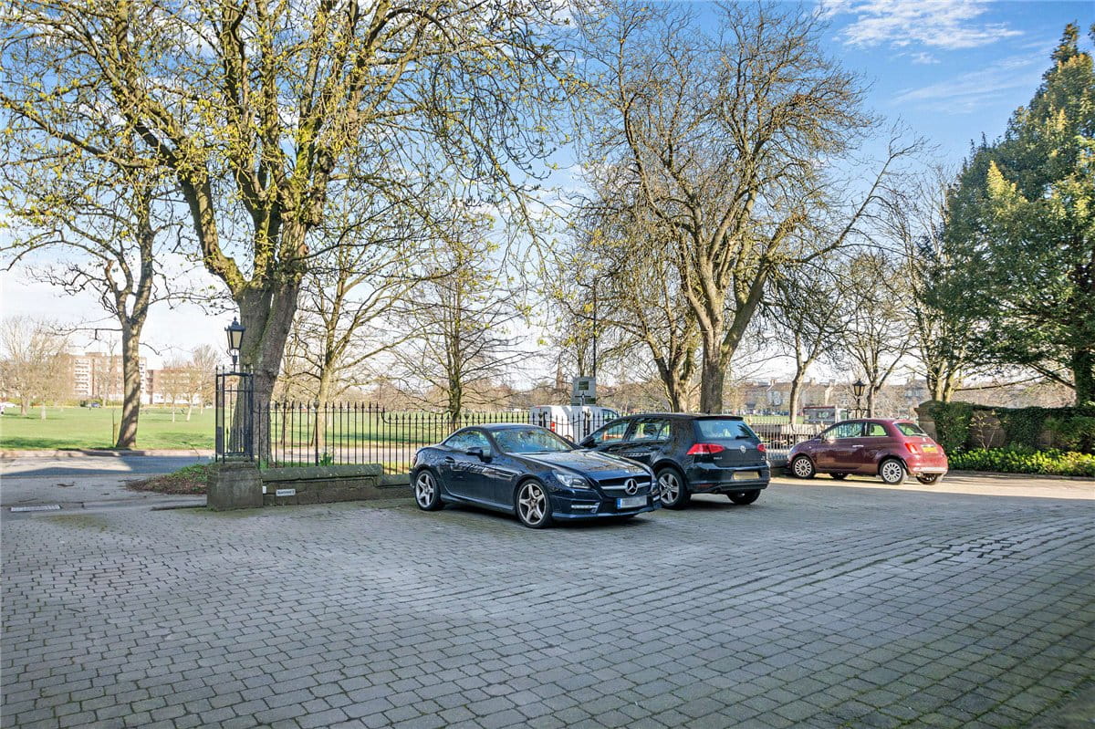 2 bedroom flat, Otley Road, Harrogate HG2 - Available