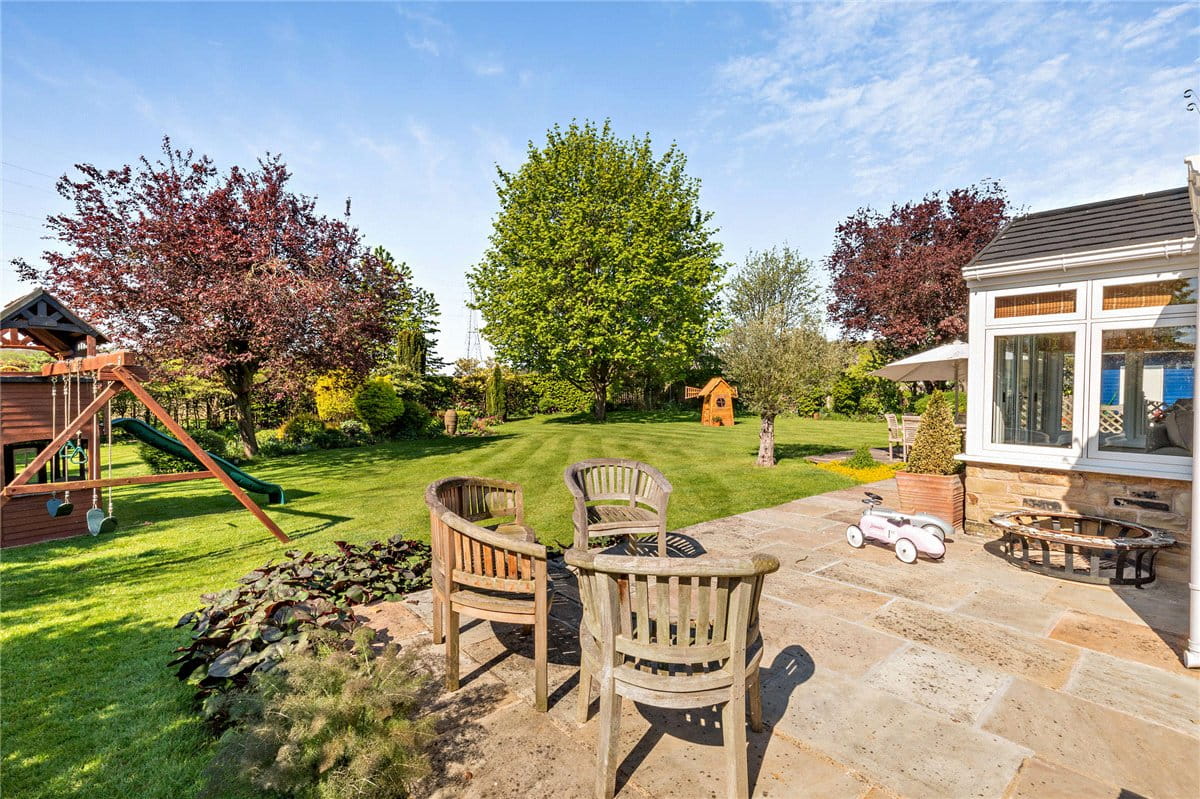 4 bedroom house, Manor Garth, Ledsham LS25 - Available