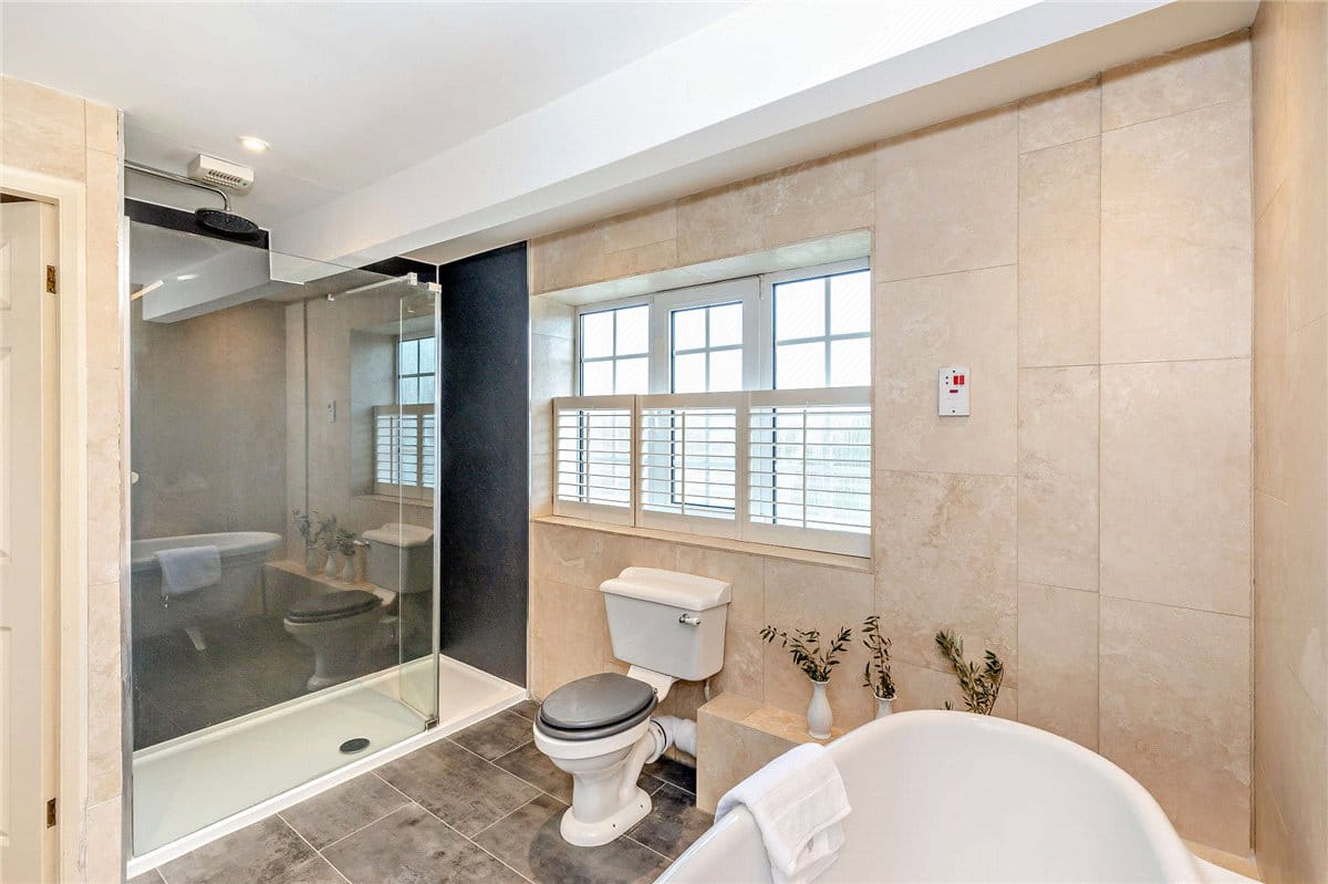 4 bedroom house, Manor Garth, Ledsham LS25 - Available