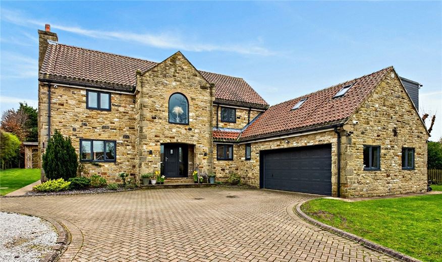 5 bedroom house, Maple Gardens, Bardsey LS17 - Available
