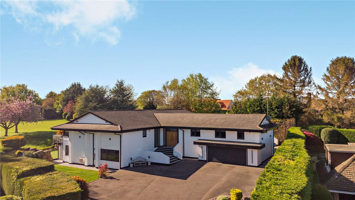 5 bedroom house, Trip Garth, Linton LS22 - Available