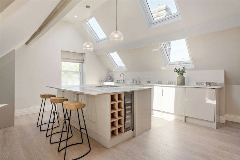 3 bedroom flat, The Oval, Harrogate HG2 - Available