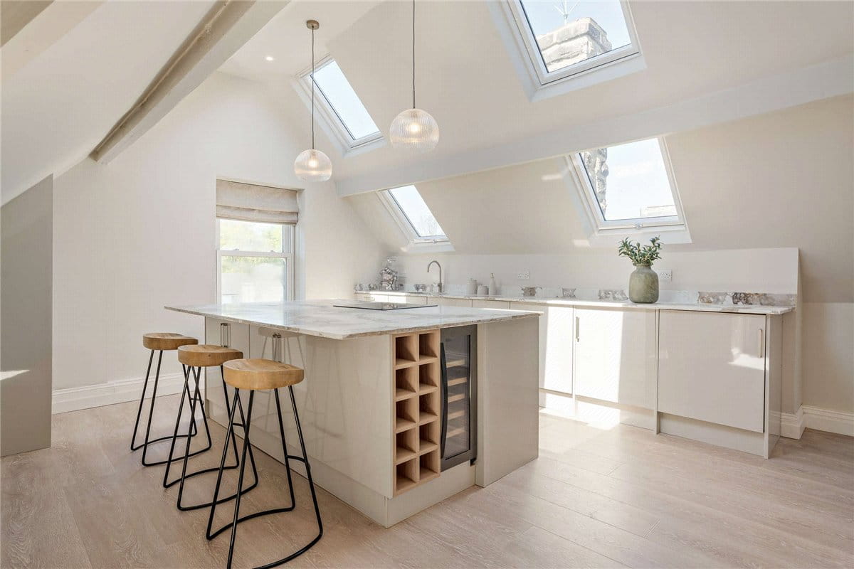 3 bedroom flat, The Oval, Harrogate HG2 - Available