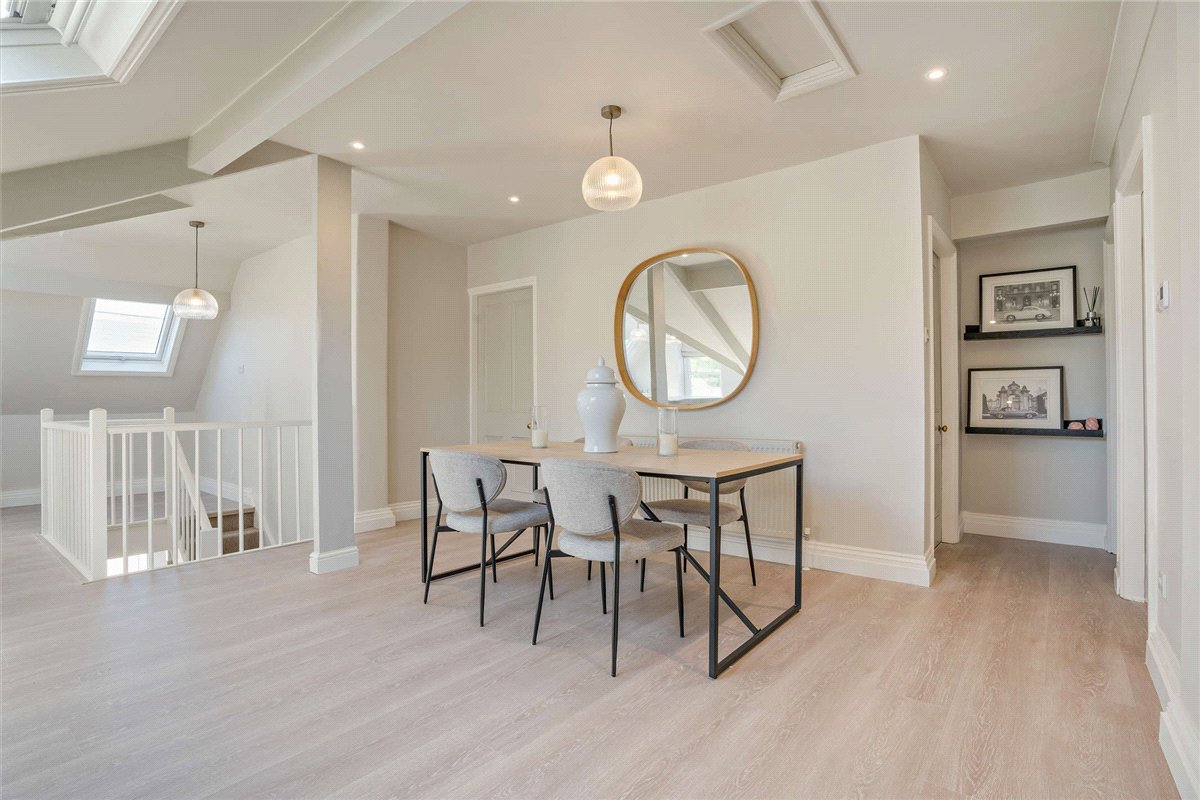 3 bedroom flat, The Oval, Harrogate HG2 - Available
