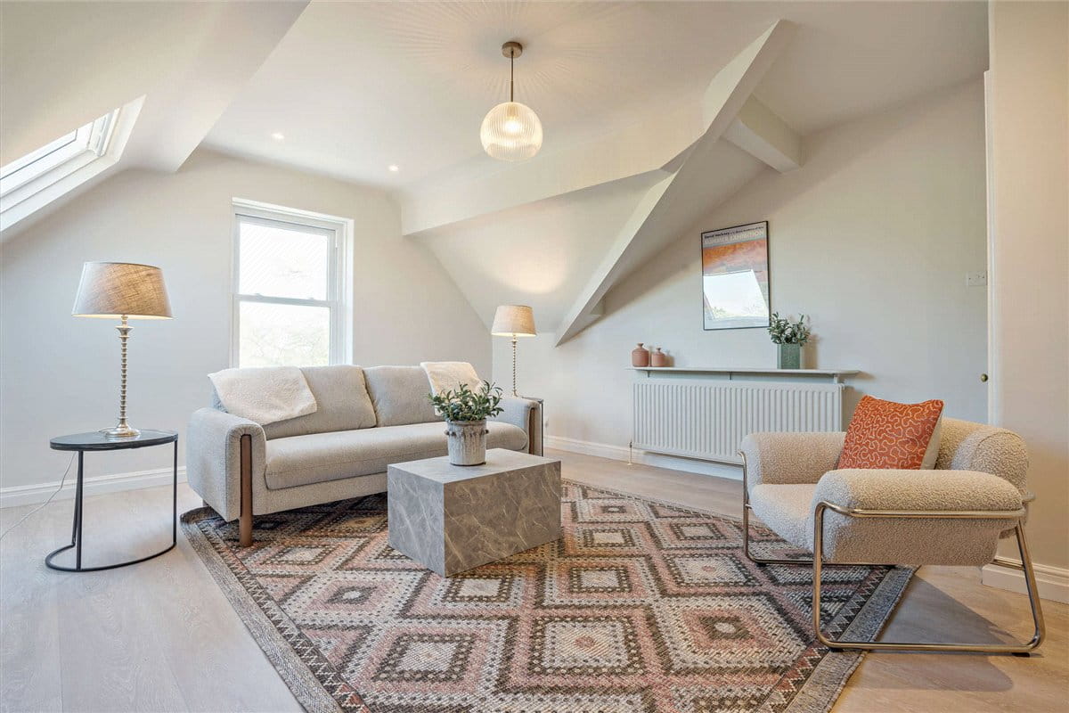 3 bedroom flat, The Oval, Harrogate HG2 - Available
