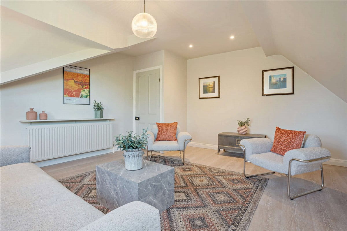 3 bedroom flat, The Oval, Harrogate HG2 - Available