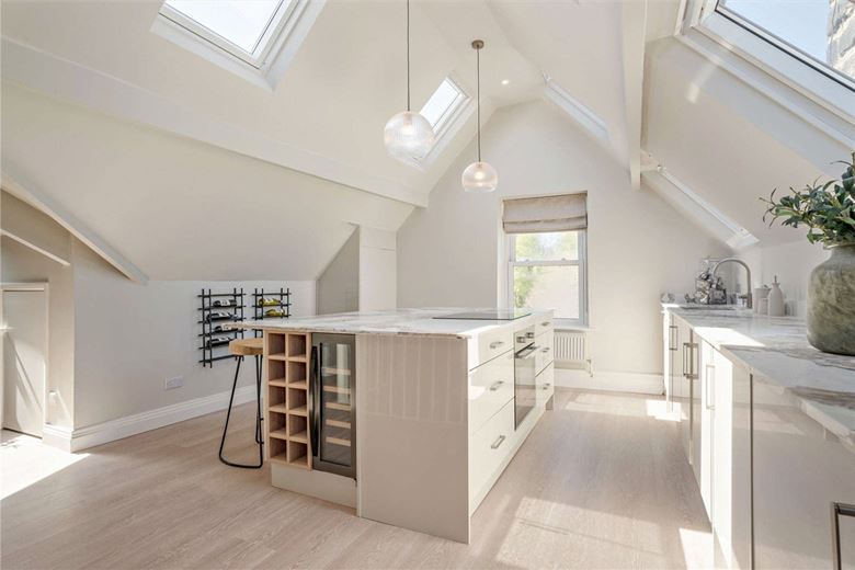 3 bedroom flat, The Oval, Harrogate HG2 - Available