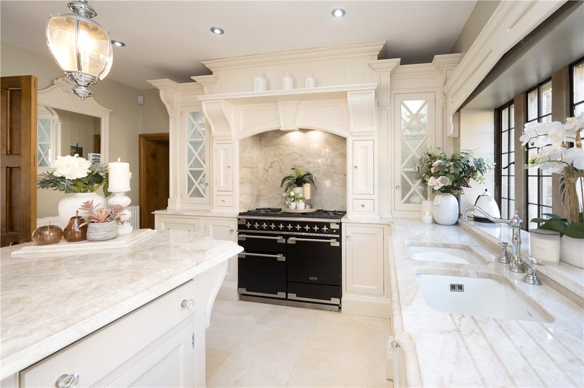 4 bedroom house, Manor House, Keeper Lane BD4 - Available