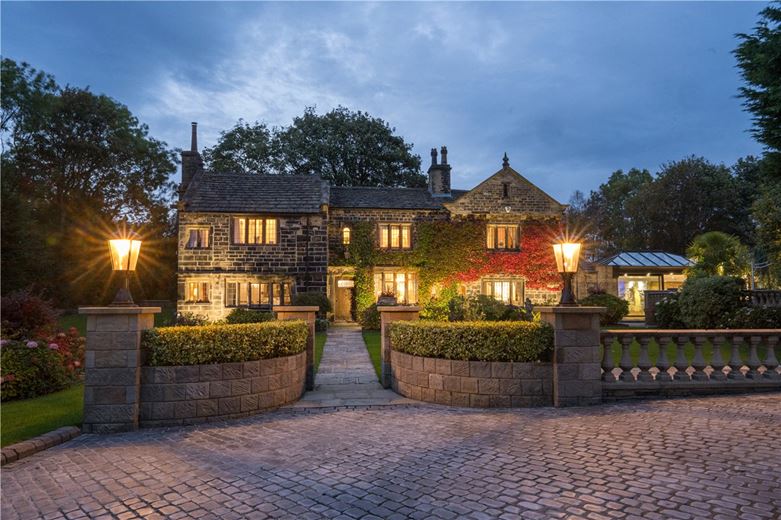 4 bedroom house, Manor House, Keeper Lane BD4 - Available