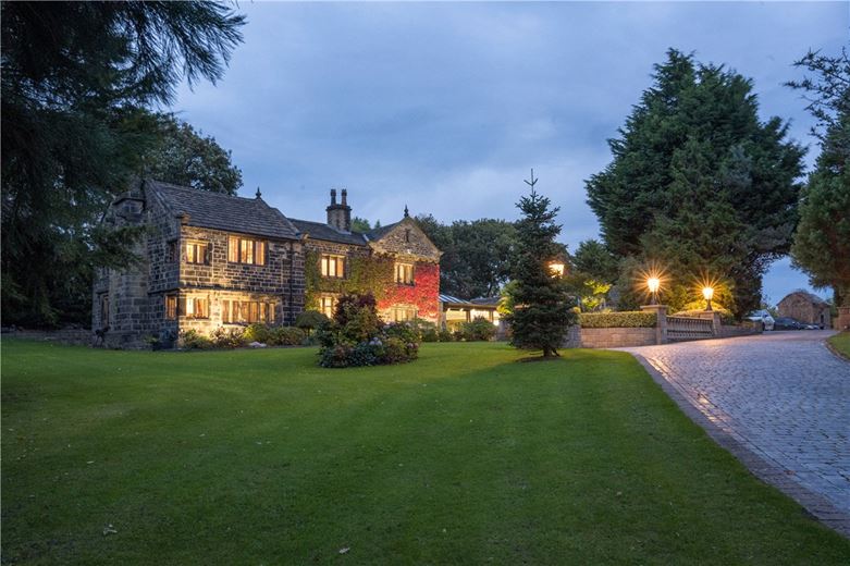 4 bedroom house, Manor House, Keeper Lane BD4 - Available