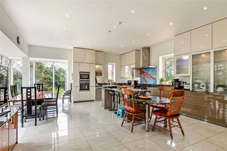 8 bedroom house, Cragtops, Pinfold Lane WF8 - Available