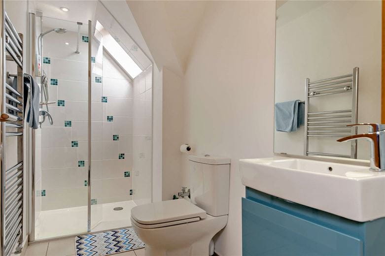 8 bedroom house, Cragtops, Pinfold Lane WF8 - Available