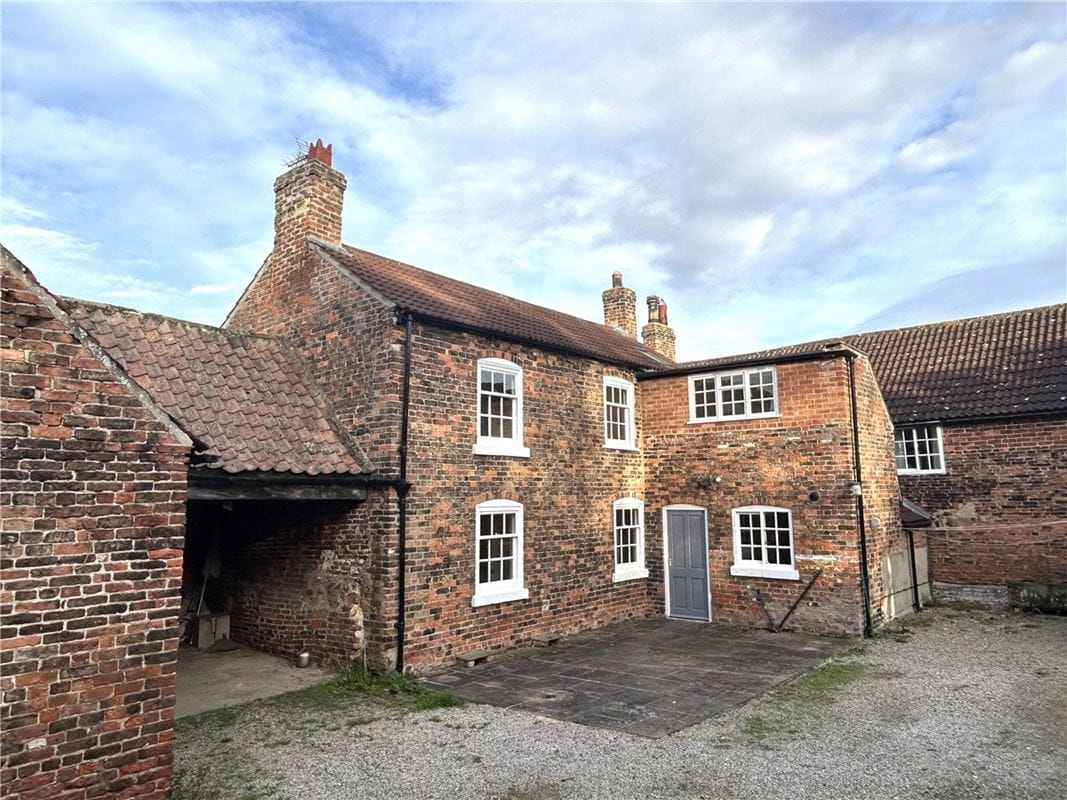 3 bedroom house, Hill Top House, Back Street YO51