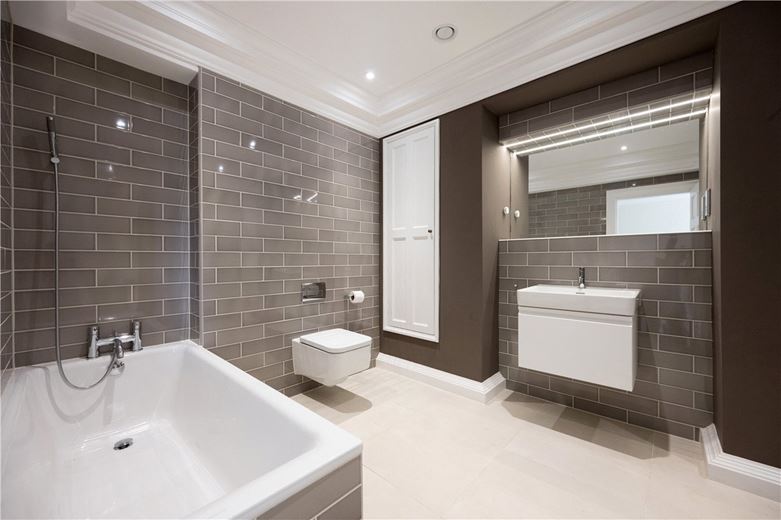 2 bedroom flat, Shrewsbury, Ledston Hall, Back Newton Lane WF10