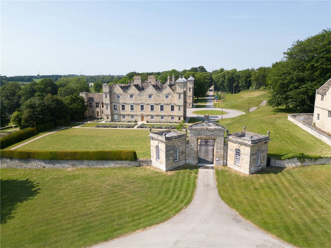 2 bedroom flat, Shrewsbury, Ledston Hall, Back Newton Lane WF10