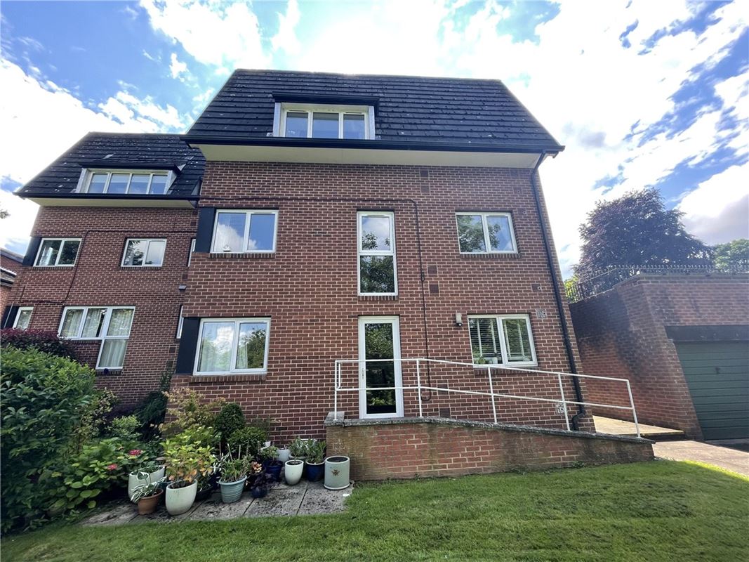 2 bedroom flat, The Knoll, Palace Road HG4