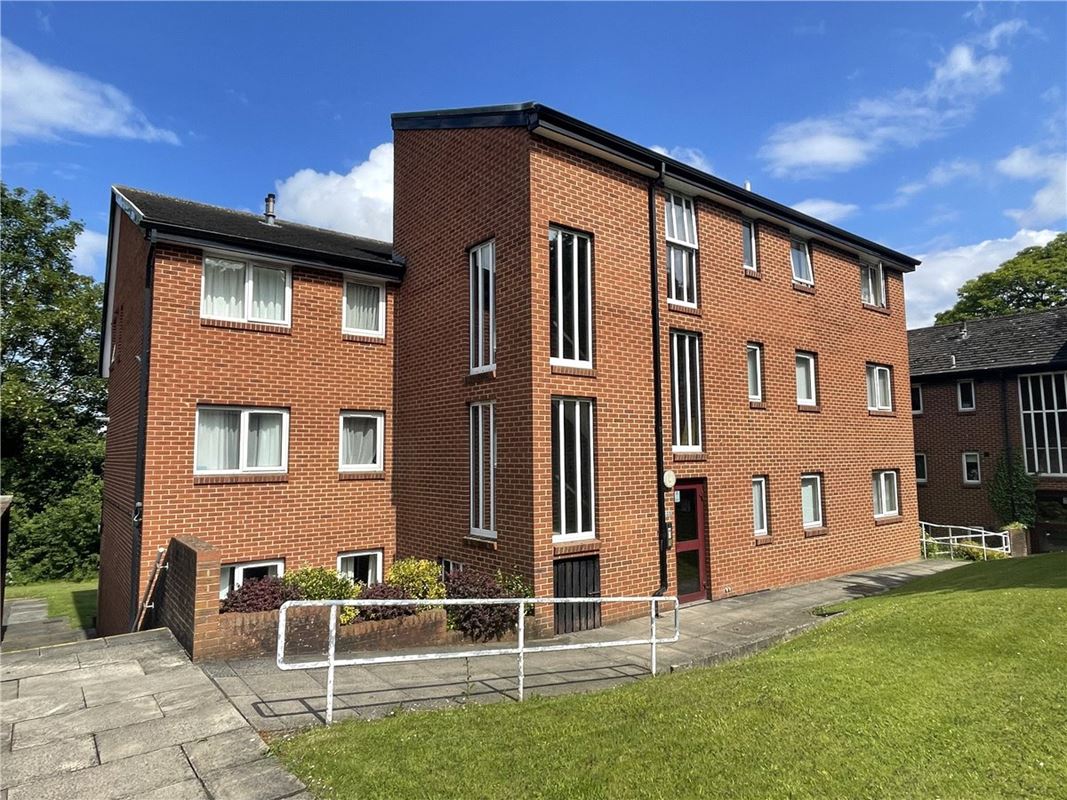 2 bedroom flat, The Knoll, Palace Road HG4