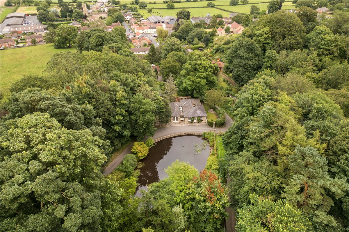 2 bedroom cottage, The Lodge, Hollyhill Road DL8