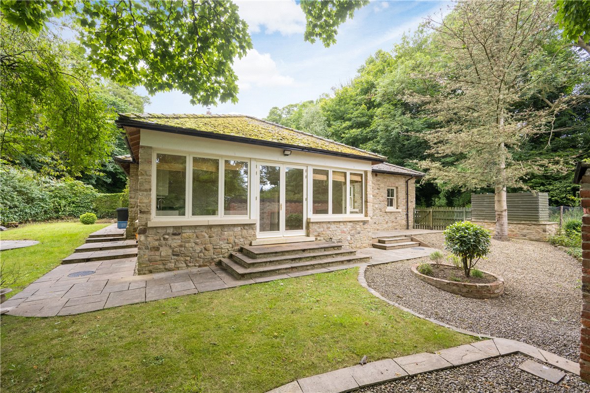 2 bedroom cottage, The Lodge, Hollyhill Road DL8