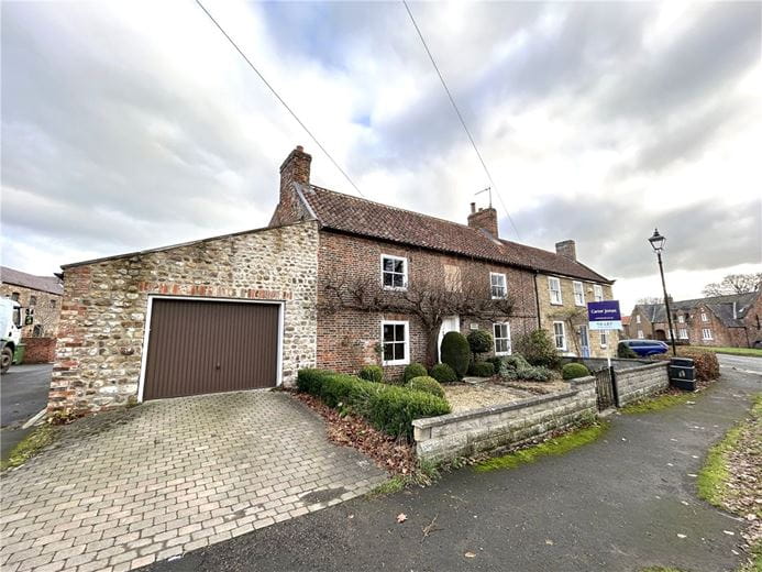 3 bedroom cottage, The Green, Kirklington DL8 - Available